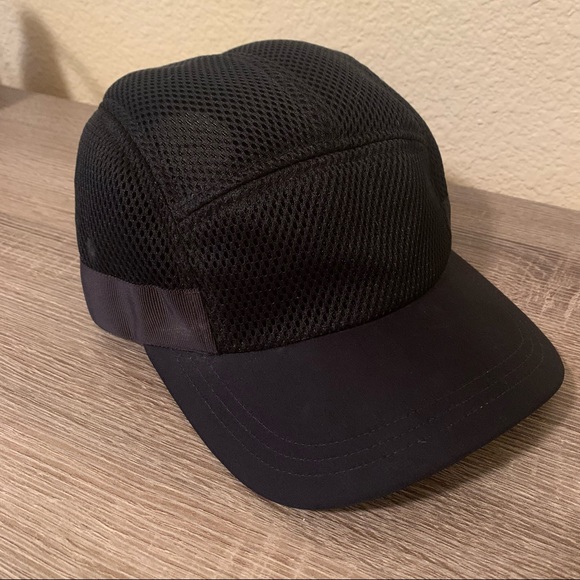 lululemon athletica Accessories - Lululemon Breeze By Cap
